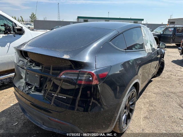 7SAYGDEE7NF494069 Tesla Model Y