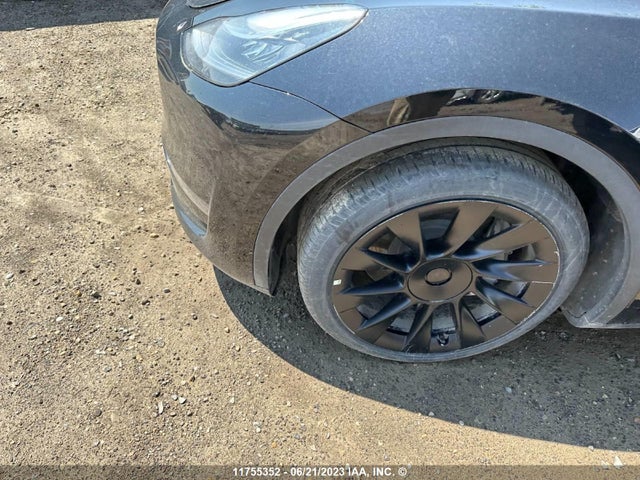 7SAYGDEE7NF494069 Tesla Model Y