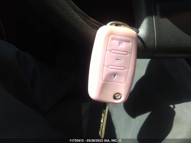 Volkswagen Beetle Se/sel 2017 3VWJ17ATXHM612781 Image 3