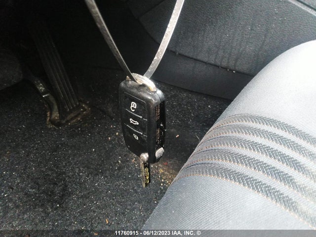 3VWDB7AJ0HM414655 Volkswagen JETTA SE
