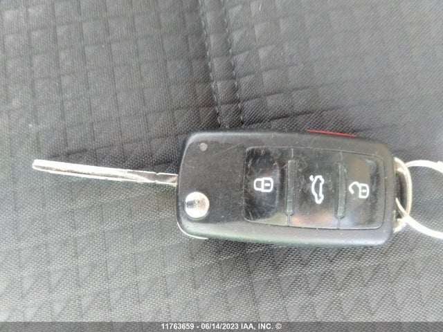 3VW167AJ0GM252256 Volkswagen JETTA S