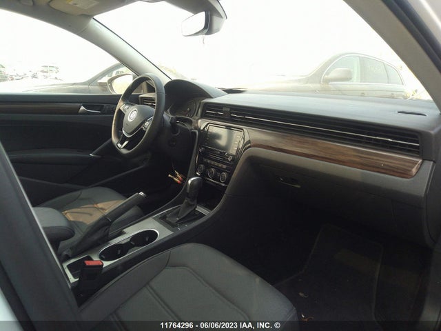 1VWBA7A3XNC008097 Volkswagen Passat Limited Edition