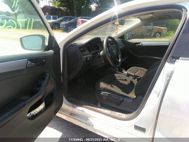 3VW267AJ7GM393720 Volkswagen JETTA S