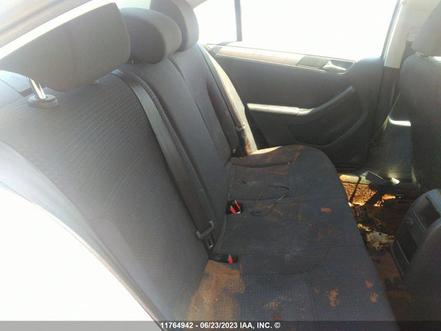 3VW267AJ7GM393720 Volkswagen JETTA S