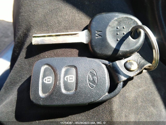 Hyundai Accent Sport 2016 KMHCU5AE0GU257991 Image 3