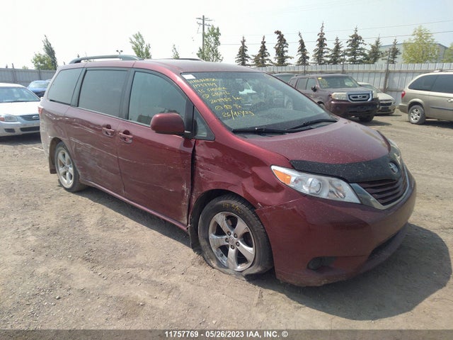 Toyota SIENNA LE 2015 5TDKK3DC2FS616216 Image 1