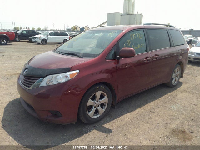 Toyota SIENNA LE 2015 5TDKK3DC2FS616216 Image 2