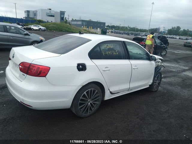 3VW3L7AJ5EM440365 Volkswagen JETTA TDI