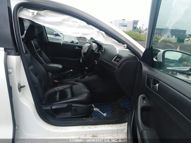 3VW3L7AJ5EM440365 Volkswagen JETTA TDI