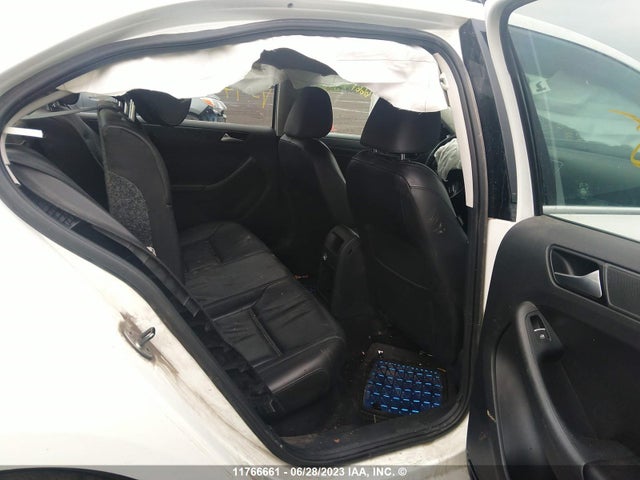 3VW3L7AJ5EM440365 Volkswagen JETTA TDI