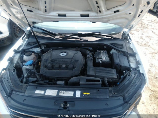 1VWAA7A37JC034596 Volkswagen Passat S/r-line