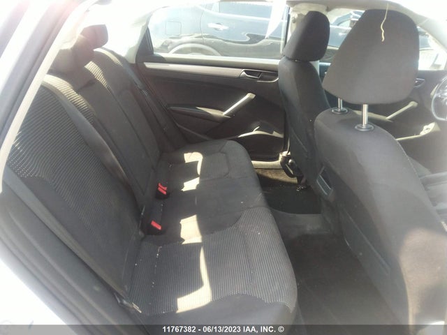 1VWAA7A37JC034596 Volkswagen Passat S/r-line