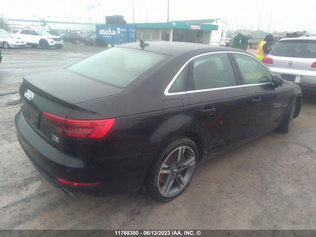 WAUCNAF4XHN060670 Audi A4