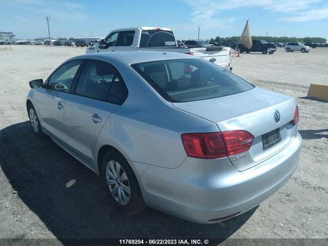 3VW2K7AJ7EM242742 Volkswagen JETTA S
