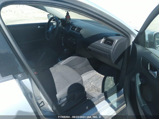 3VW2K7AJ7EM242742 Volkswagen JETTA S
