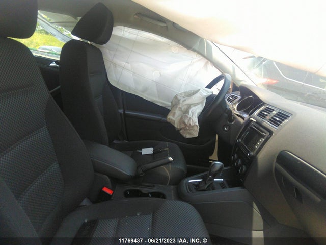 3VWD07AJ3FM341428 Volkswagen JETTA SE