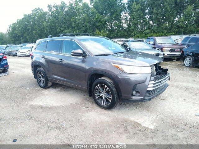 Toyota Highlander Le/le Plus 2018 5TDBZRFH9JS888696 головне зображення