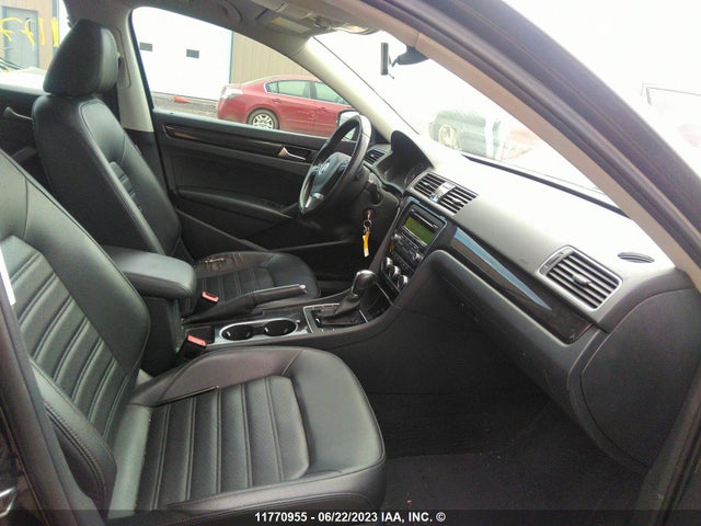 1VWBS7A31EC085860 Volkswagen PASSAT SE