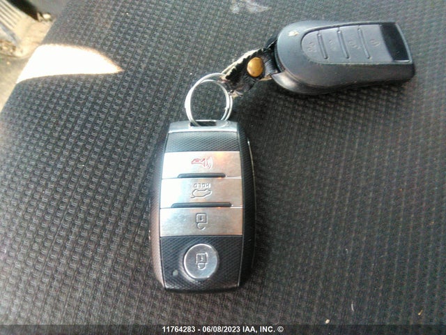 KIA SORENTO LX 2015 5XYKTDA75FG614970 Image 3