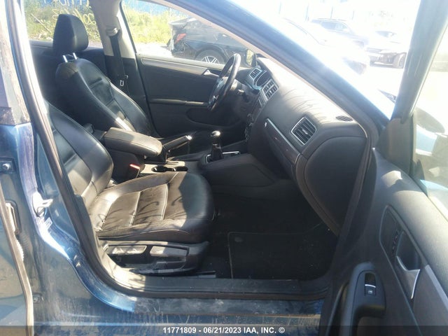 3VWG07AJ5FM246415 Volkswagen JETTA SEL