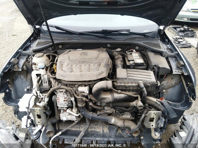 1VWAA7A34JC030215 Volkswagen Passat S/r-line