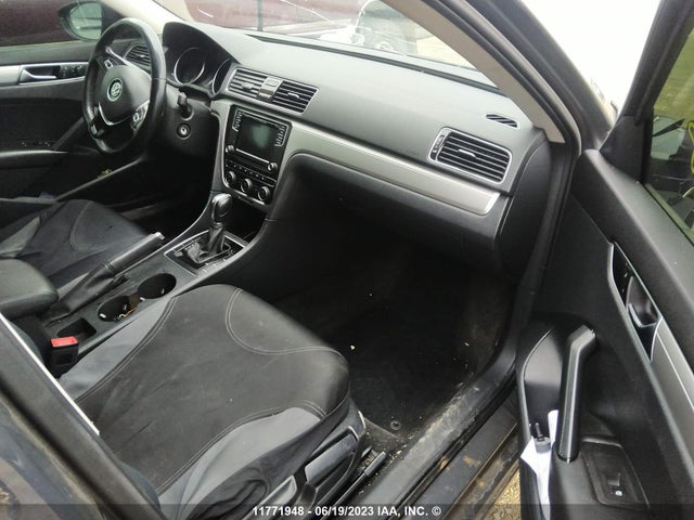 1VWAA7A34JC030215 Volkswagen Passat S/r-line