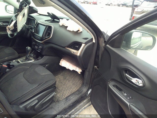1C4PJMCS0FW651389 Jeep Cherokee Latitude
