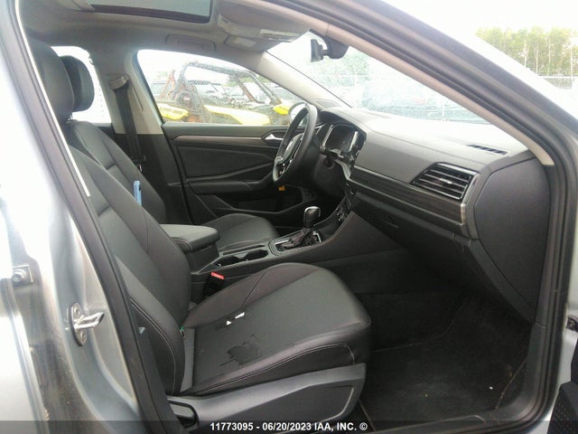 3VWE57BU7MM075648 Volkswagen JETTA SEL