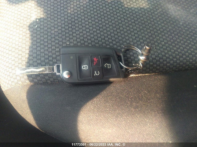 3VWC57BU3KM029786 Volkswagen JETTA