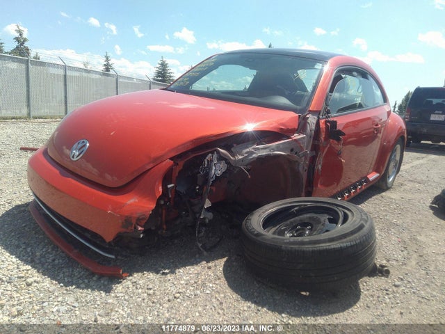 3VWJD7AT8JM719275 Volkswagen Beetle Se