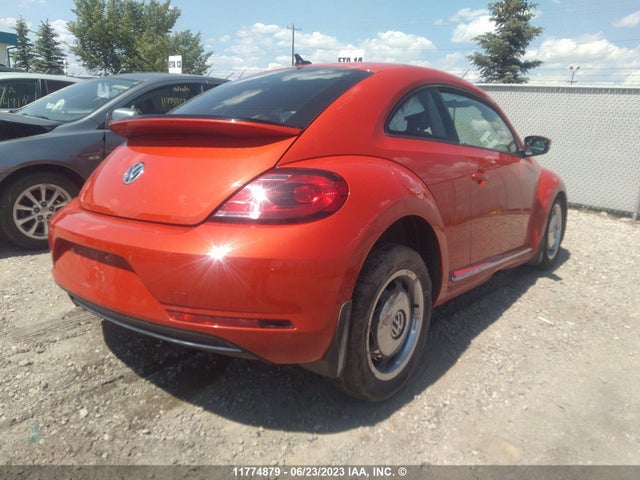 3VWJD7AT8JM719275 Volkswagen Beetle Se