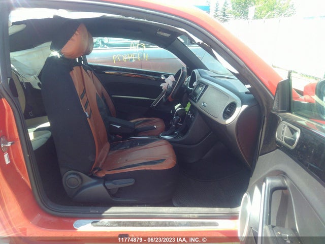 3VWJD7AT8JM719275 Volkswagen Beetle Se