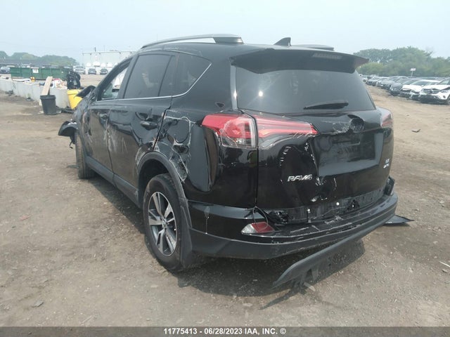 Toyota RAV4 LE 2018 2T3BFREV1JW773279 Image 3