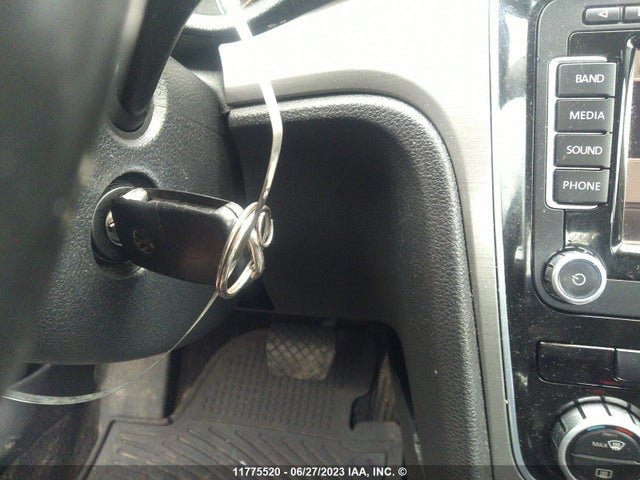 1VWBV7A35FC050005 Volkswagen PASSAT SE