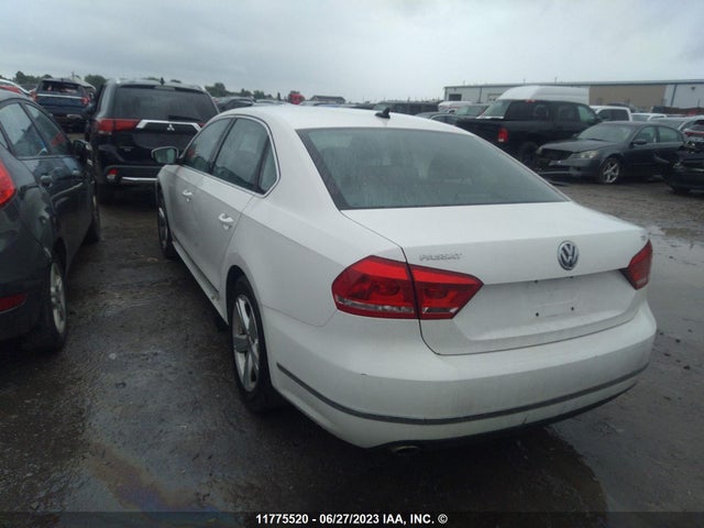 1VWBV7A35FC050005 Volkswagen PASSAT SE