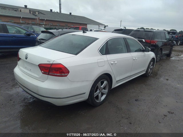 1VWBV7A35FC050005 Volkswagen PASSAT SE