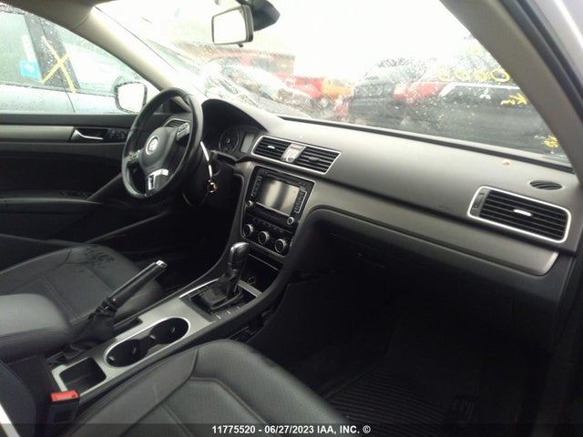 1VWBV7A35FC050005 Volkswagen PASSAT SE
