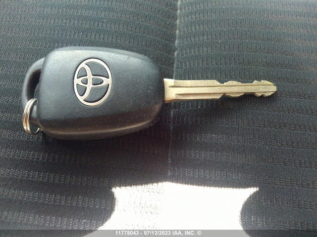 Toyota RAV4 LE 2017 2T3ZFREV0HW376249 Image 3