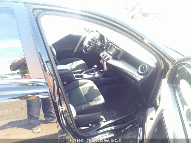Toyota RAV4 LE 2017 2T3ZFREV0HW376249 Image 7
