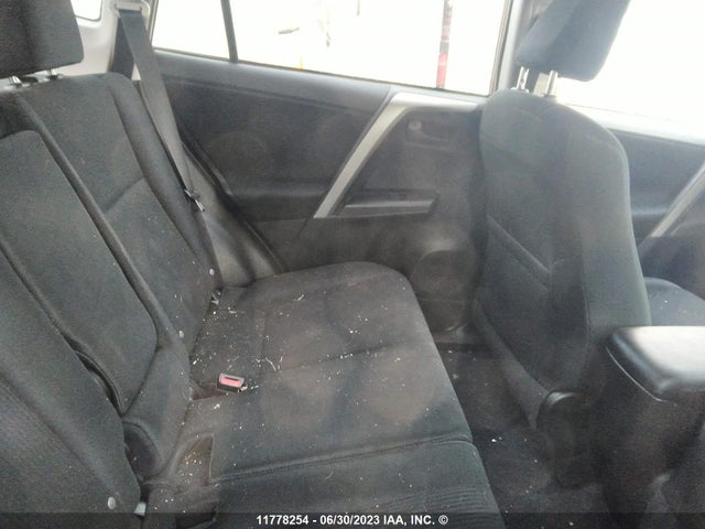Toyota RAV4 LE 2018 2T3ZFREV5JW475042 Image 8