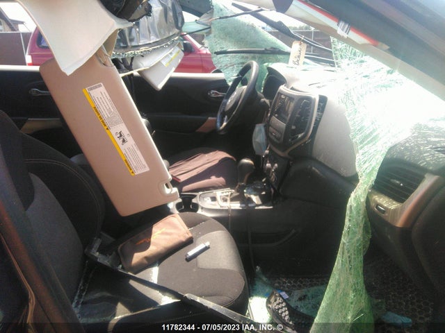 1C4PJMAX3JD558126 Jeep Cherokee