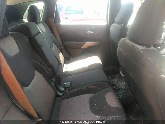 1C4PJMAX3JD558126 Jeep Cherokee