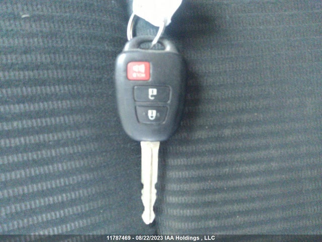 Toyota RAV4 LE 2016 2T3BFREV8GW492430 Image 3