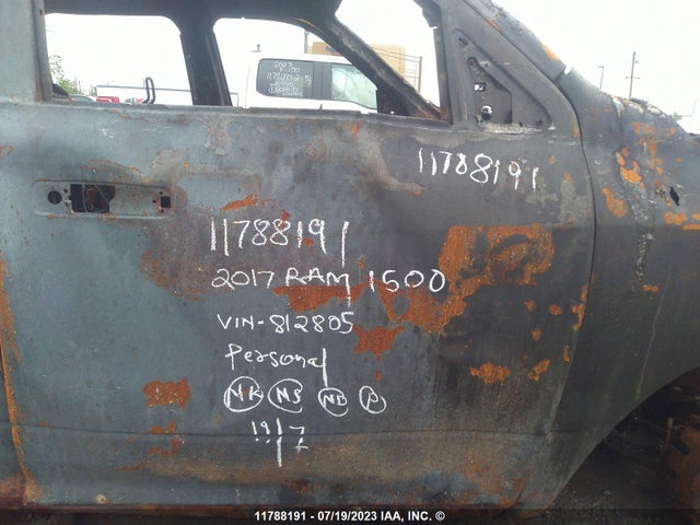 1C6RR7LG5HS812805 RAM 1500 Slt