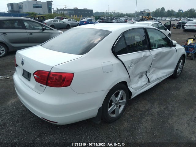 3VWD07AJ4EM273333 Volkswagen JETTA SE