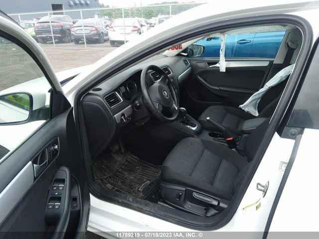 3VWD07AJ4EM273333 Volkswagen JETTA SE
