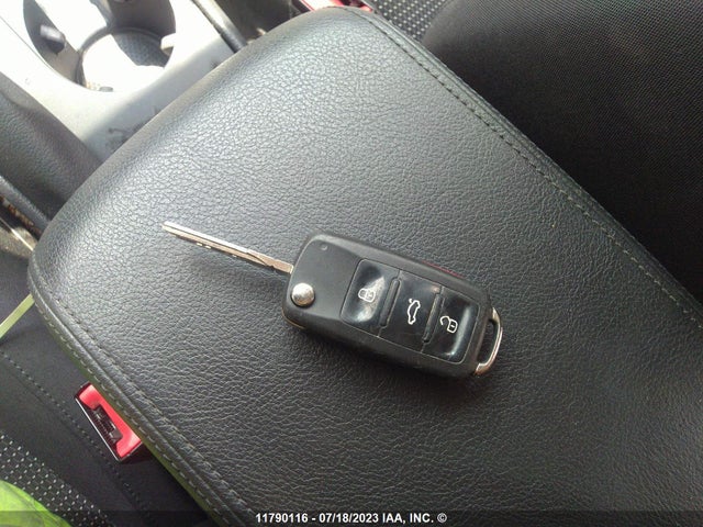 1VWAS7A30GC037037 Volkswagen Passat S/r-line