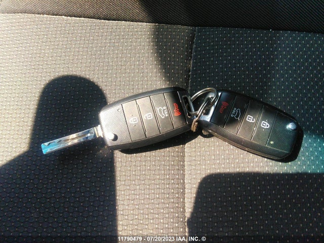 KIA Rondo 2014 KNAHT8A31E7015121 Image 11