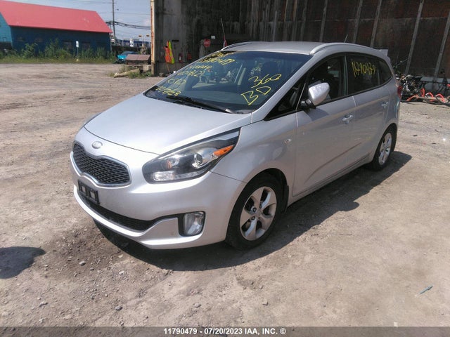KIA Rondo 2014 KNAHT8A31E7015121 Image 2