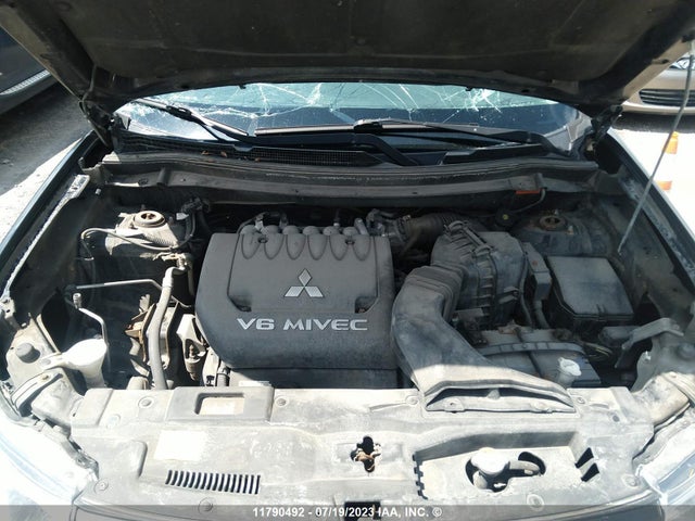 JA4JZ3AX1EZ600594 Mitsubishi Outlander Se